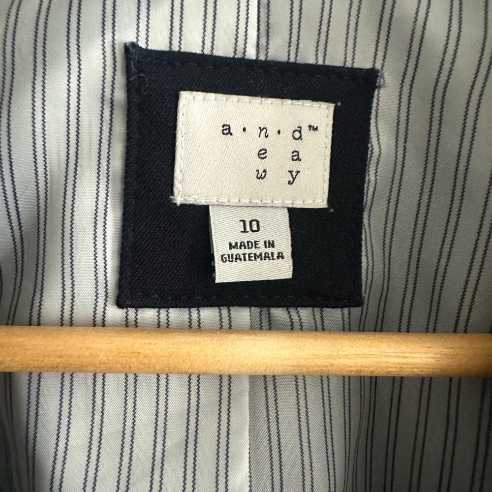 Classic Navy Women's Blazer - Picture 4 of 8